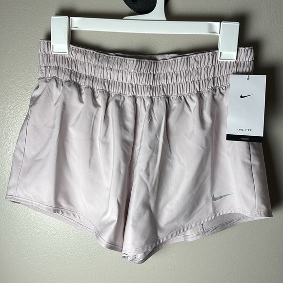 NWT Nike Loose Fit Training Shorts - Picture 6 of 6